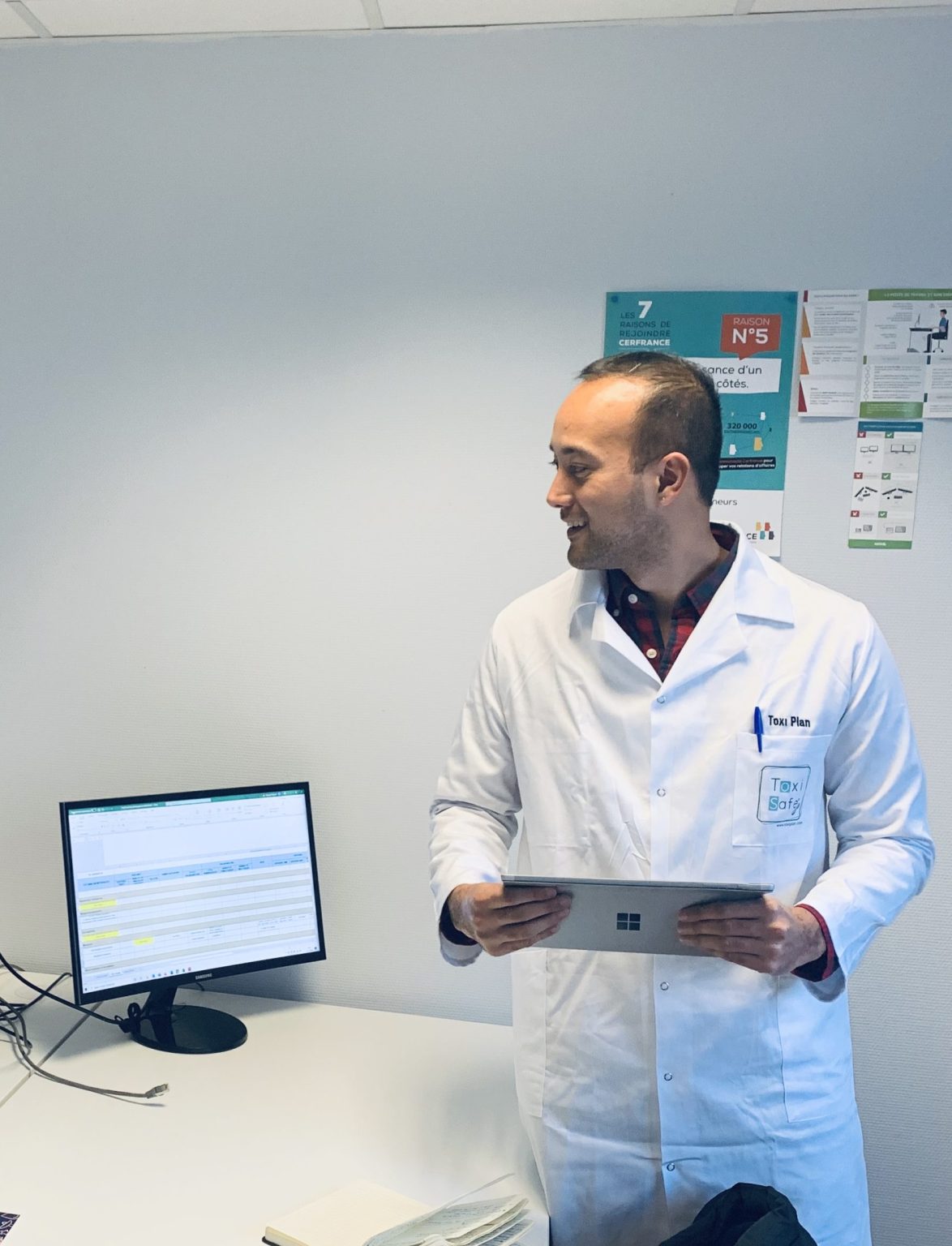 Toxicologue Gregory Voisin during a biocompatibility study